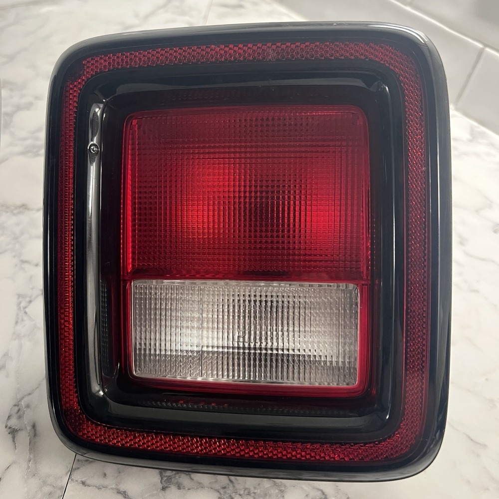 2018-2025 Jeep Wrangler JL Left & Right Set Tail Lights w/ Wiring Harness - Picture 3 of 9